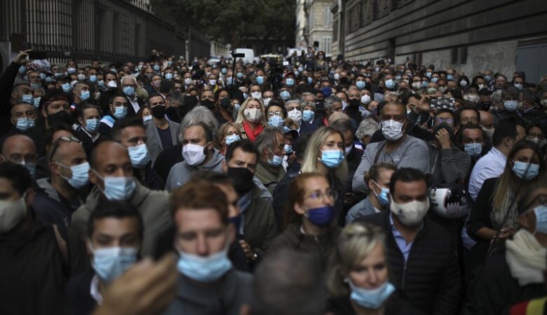 Μάχη με τον μεταλλαγμένο ιό δίνει η Γαλλία: «Δύσκολοι οι επόμενοι μήνες»