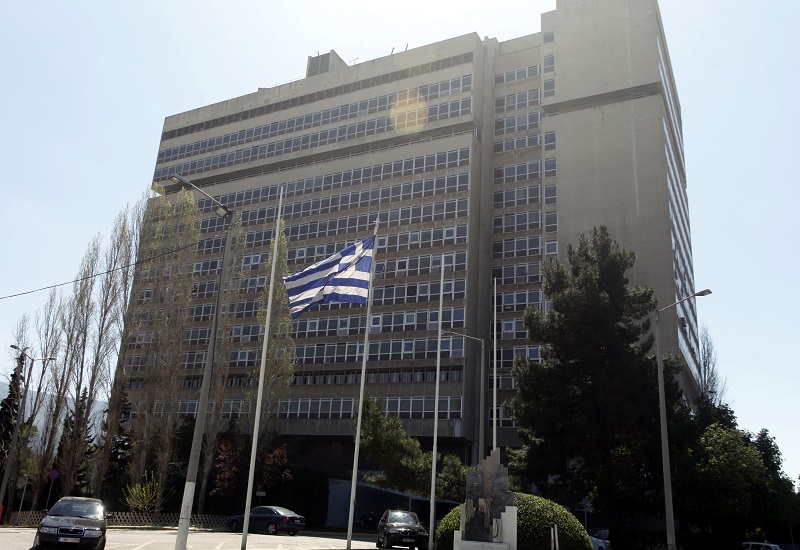 Σε διαθεσιμότητα ο αστυνομικός που φέρεται να εξαπατούσε πολίτες παριστάνοντας τον οικονομολόγο