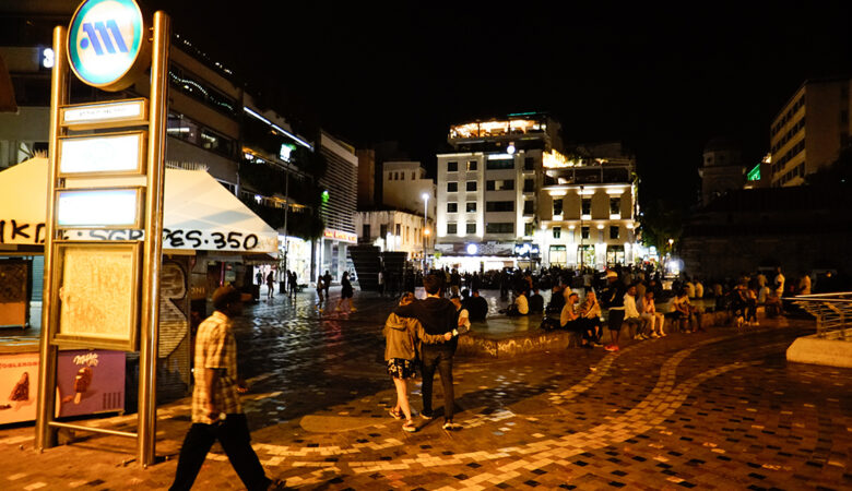 Κορονοϊός: Σε αστυνομικό «κλοιό» οι πλατείες της Αττικής – Εισηγήσεις ειδικών για νέα μέτρα