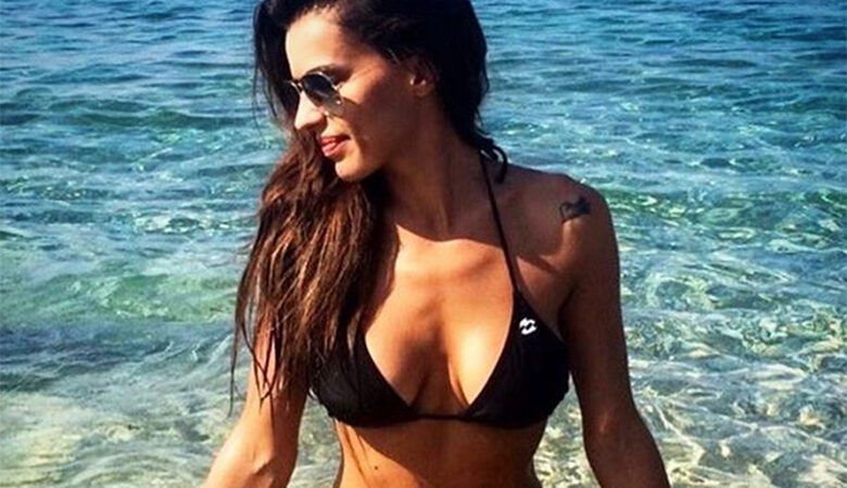 Η topless Χριστίνα Κολέτσα προκαλεί εγκεφαλικά και αναστατώνει