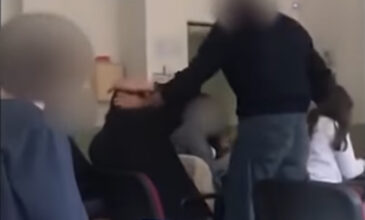 Βίντεο προκαλεί σάλο στην Ιταλία: Καθηγητής χτυπά μαθητή που δεν φορούσε μάσκα