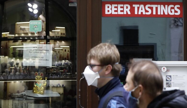 Κορονοϊός: Κλείνουν μπαρ, εστιατόρια και κλαμπ στην Τσεχία