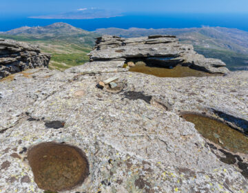 Το μυστηριώδες Δρακόσπιτο Ευβοίας στα 1.300 μέτρα υψόμετρο και ο μύθος