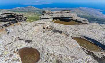 Το μυστηριώδες Δρακόσπιτο Ευβοίας στα 1.300 μέτρα υψόμετρο και ο μύθος