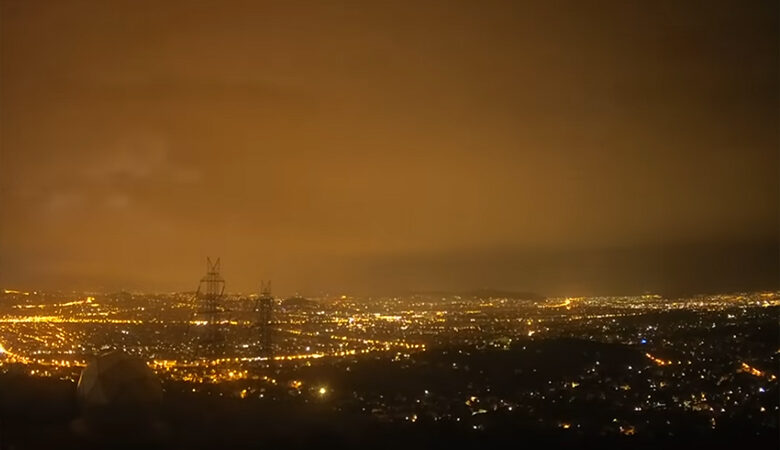Το πέρασμα της καταιγίδας από την Αθήνα σε ένα εντυπωσιακό βίντεο