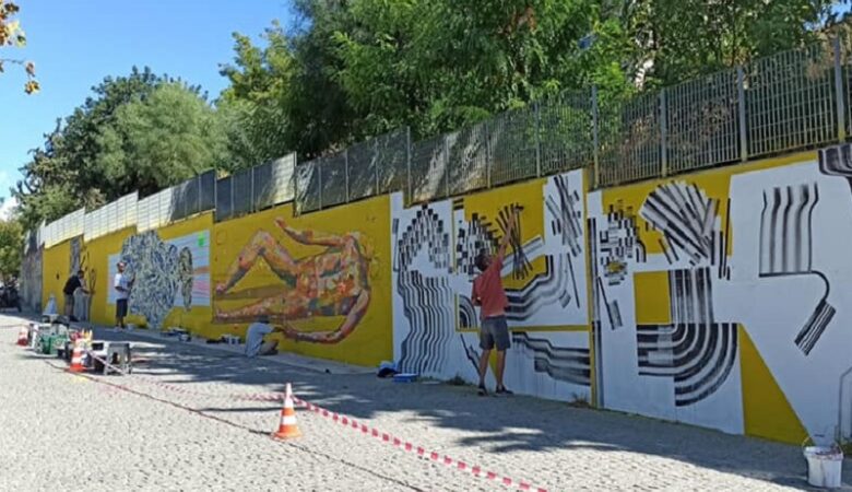 Εντυπωσιακή τοιχογραφία πέντε καλλιτεχνών street art στην Αθήνα