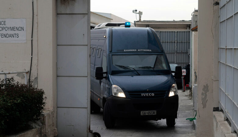 Δίκη Χρυσής Αυγής: Πιθανώς σε φυλακές εκτός Αττικής οι καταδικασθέντες
