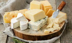 Τα πέντε τυριά που πρέπει να καταναλώνεις με μέτρο