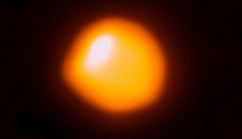 Το υπεργιγάντιο άστρο Μπετελγκέζ που έχει γοητεύσει τους αστρονόμους βρίσκεται πιο κοντά στη Γη