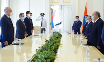 Συναντήσεις Δένδια με τον πρόεδρο και τον πρωθυπουργό της Αρμενίας