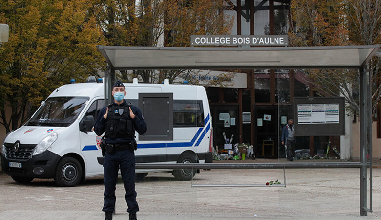 Νέες συλλήψεις για τον αποκεφαλισμό του καθηγητή στο Παρίσι