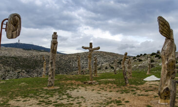 Πάρκο των Ψυχών: Ένα υπαίθριο μουσείο στην Πάρνηθα που προκαλεί δέος