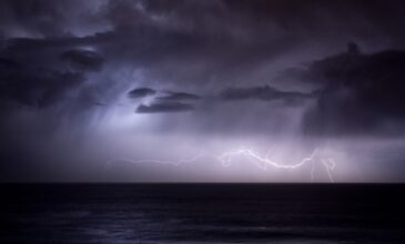 «Βροχή» από κεραυνούς στην Κρήτη- Καταγράφηκαν περίπου 3.800 στα νότια της χώρας