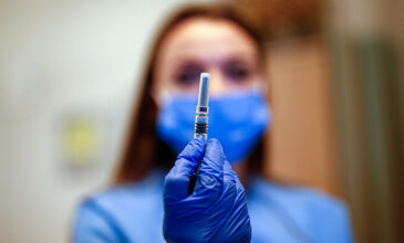 Κορονοϊός: Θάνατος εθελοντή σε δοκιμή του εμβολίου της AstraZeneca