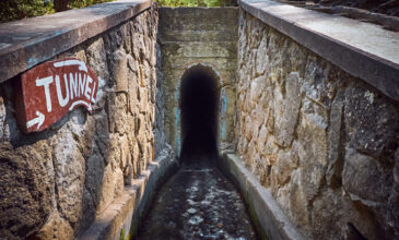 Το τούνελ που σε οδηγεί σε έναν μικρό παράδεισο της Ρόδου