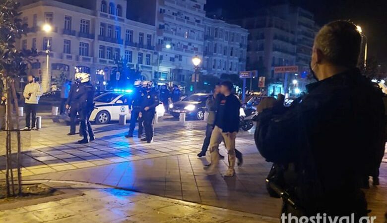 Απίστευτος συνωστισμός στη Θεσσαλονίκη: Επέμβαση της Αστυνομίας, το βράδυ, για το νεαρόκοσμο που αγνόησε τα μέτρα