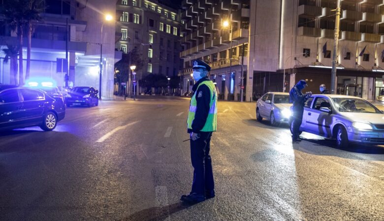 Κορονοϊός: Τα τελευταία μέτρα που εξετάζει η κυβέρνηση πριν οδηγηθούμε σε γενικό lockdown