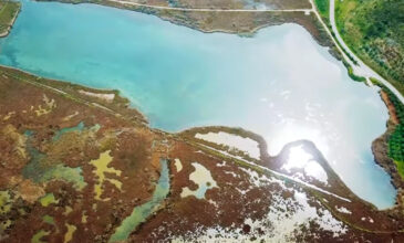 Λίμνη Μουστού: Ο υδροβιότοπος σπάνιας ομορφιάς με το ιδιαίτερο χαρακτηριστικό του