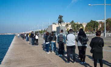 Κορονοϊός: Ουρές στη Θεσσαλονίκη για τα rapid test