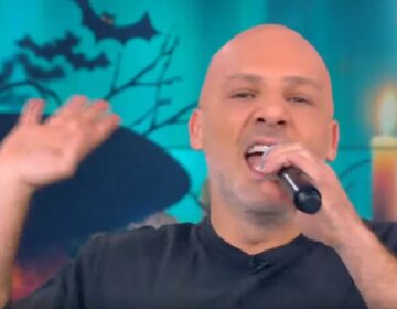 Ο Μουτσινάς απάντησε on air σε αισχρό μήνυμα που δέχθηκε