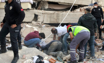 Φονικός σεισμός στην Τουρκία: Στους 25 οι νεκροί, 804 οι τραυματίες – Αναζητούν επιζώντες στα ερείπια
