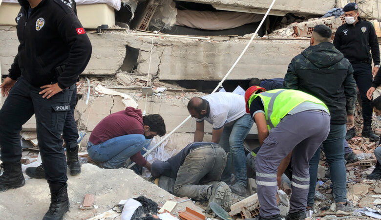 Φονικός σεισμός στην Τουρκία: Στους 25 οι νεκροί, 804 οι τραυματίες – Αναζητούν επιζώντες στα ερείπια