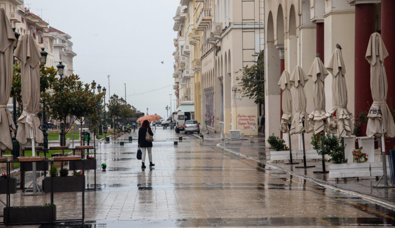 Εγκαταλείπουν άρον άρον την Θεσσαλονίκη οι τουρίστες μετά το lockdown – Προς αναστολή λειτουργίας τα ξενοδοχεία
