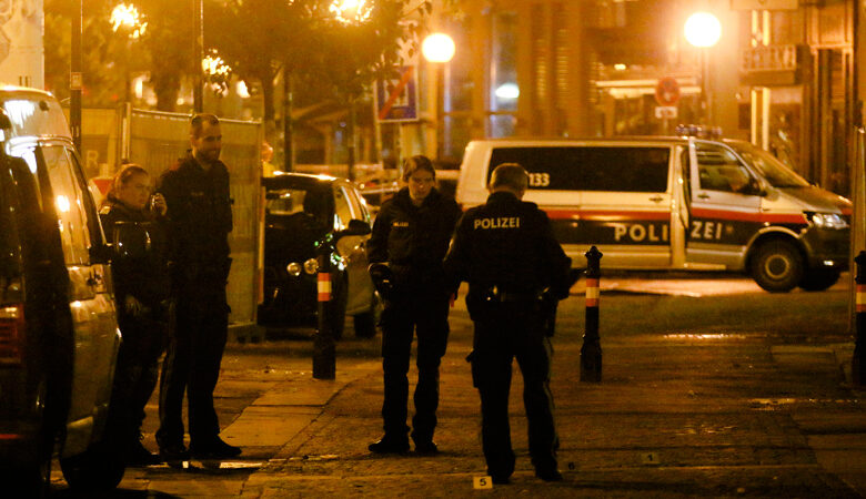 Τρόμος στη Βιέννη: Επίθεση σε 6 σημεία – Διάγγελμα Κουρτς σήμερα