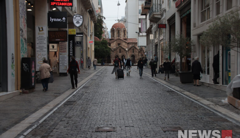 Εικόνες από το έρημο κέντρο της Αθήνας – Κλειστά τα καταστήματα εστίασης
