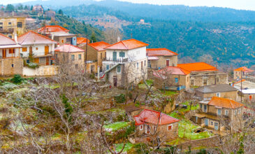 Κοσμάς: Ένα παραμυθένιο χωριό με θέα στον Πάρνωνα