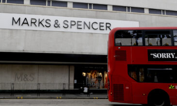 Βρετανία: Η Marks & Spencer ανακοινώνει για πρώτη φορά ζημίες