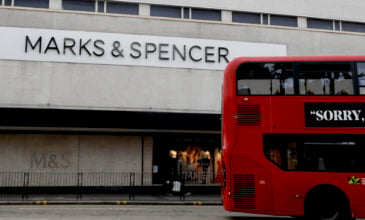 Βρετανία: Η Marks & Spencer ανακοινώνει για πρώτη φορά ζημίες