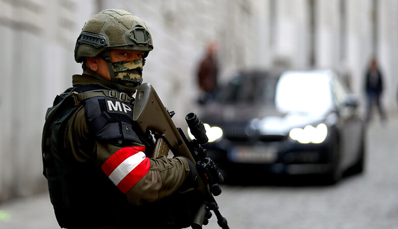 Eπίθεση στη Βιέννη: Μόνος του έδρασε ο ένοπλος που σκότωσε τέσσερα άτομα