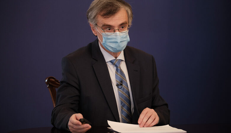 Τσιόδρας: Η χρήση της μάσκας θα προλάβει εκατοντάδες χιλιάδες θανάτους μέχρι να έρθει το εμβόλιο