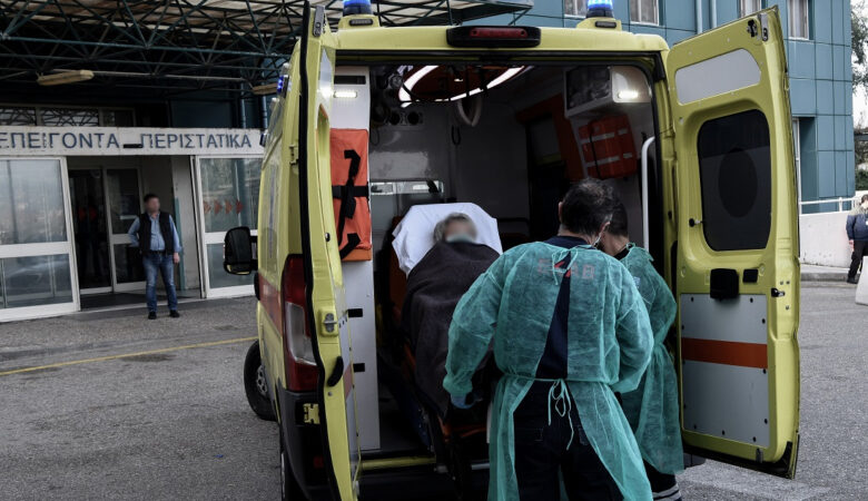 Κορονοϊός: Μεταφέρονται ασθενείς από δημόσια νοσοκομεία σε ιδιωτικές κλινικές στη Θεσσαλονίκη