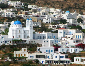 Το πανέμορφο νησί των Κυκλάδων με τους 76 πύργους και την…μυστική τους επικοινωνία