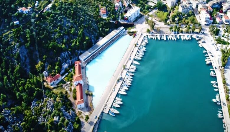 H ηφαιστειακή «φυσική πισίνα» από θειάφι που χύνεται στη θάλασσα