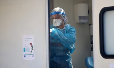 Κορονοϊός: Αρνητικό ρεκόρ με 41 νέους θανάτους- 1.490 τα κρούσματα