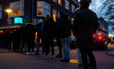 Κορονοϊός: Το lockdown «έριξε» απότομα τα κρούσματα στην Ολλανδία
