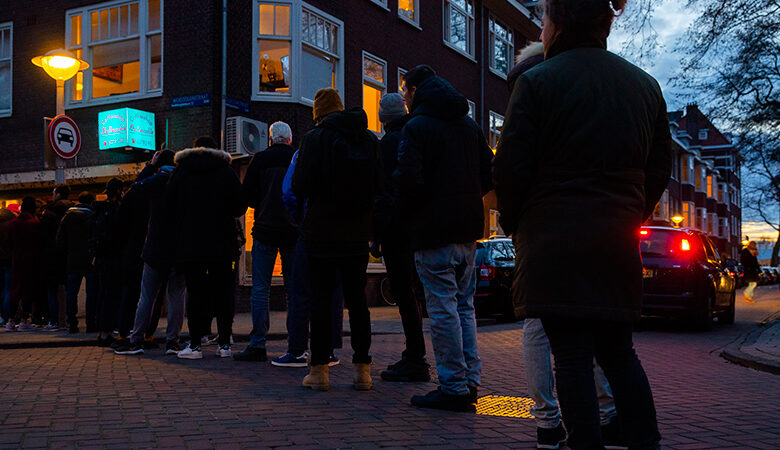 Κορονοϊός: Το lockdown «έριξε» απότομα τα κρούσματα στην Ολλανδία
