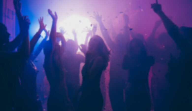 «Κορονοπάρτι» 18 ατόμων στα Ιωάννινα – Πρόστιμο σε 27χρονη