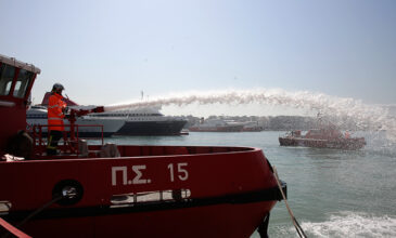 Φωτιά σε εξέλιξη σε εμπορικό πλοίο ανοιχτά της Ελαφονήσου