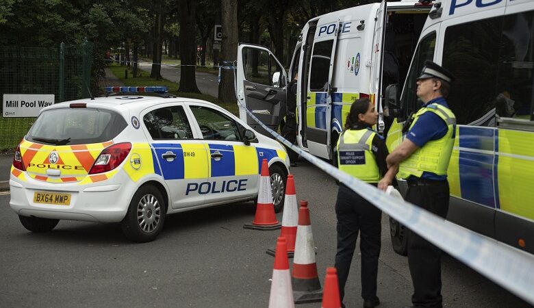 Συναγερμός στο Λονδίνο: Αυτοκίνητο έπεσε σε αστυνομικό τμήμα