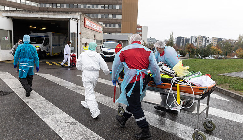 Κορονοϊός: Ένας στους τέσσερις θανάτους στη Γαλλία οφείλεται στον ιό