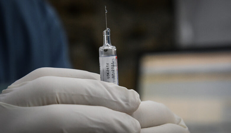 Προειδοποίηση ΕΟΦ: Απόπειρες πώλησης ψευδεπίγραφων εμβολίων κορονοϊού
