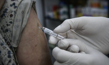 Κορωνοϊός: 1 στους 4 ενδέχεται να μην έχει εμβολιαστεί πριν από το 2022