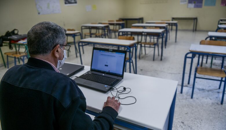 Κορονοϊός: Πώς θα λειτουργήσει η τηλεκπαίδευση – Τι ισχύει για τους εργαζόμενους γονείς
