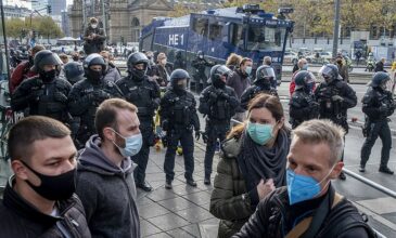 Διαδηλώσεις κατά της χρήσης μάσκας και των περιοριστικών μέτρων σε πολλές πόλεις της Γερμανίας