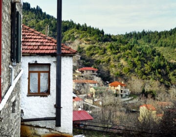 Το παραμυθένιο χωριό που βρίσκεται στα 1.000 μέτρα υψόμετρο