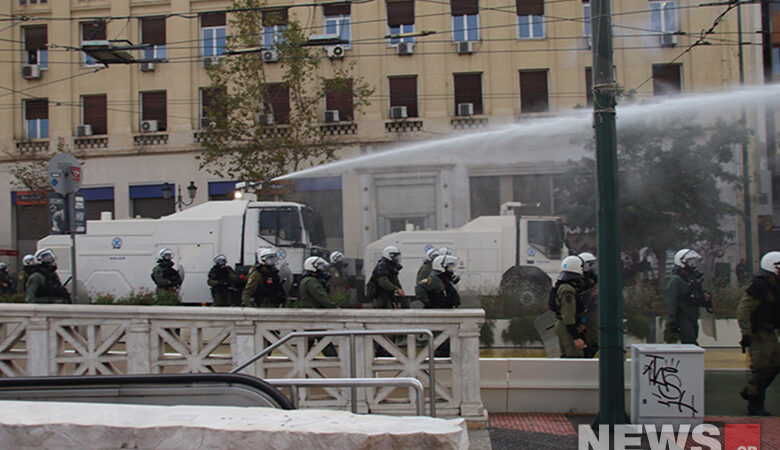 Πολυτεχνείο: Επεισόδια, τραυματίες και χημικά στο κέντρο της Αθήνας – Καταγγελίες ΚΚΕ για προπηλακισμούς βουλευτών